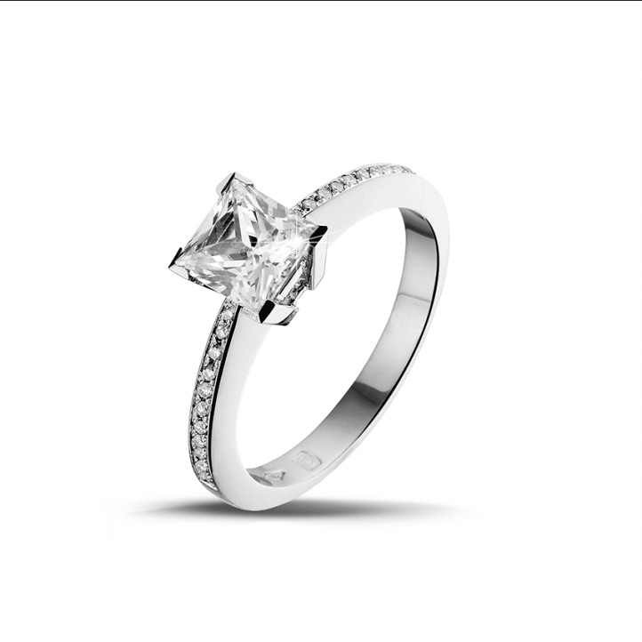 1.20 quilates anillo solitario en oro blanco con diamante talla princesa y diamantes laterales