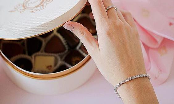 Pulsera comunión con diamantes