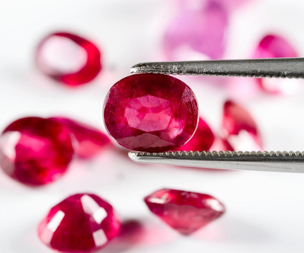 ¿Por qué los diamantes de colores no solo son preciosos, sino también valiosos?