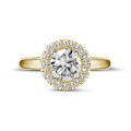 0.90 quilates Halo anillo solitario en oro amarillo con diamantes redondos
