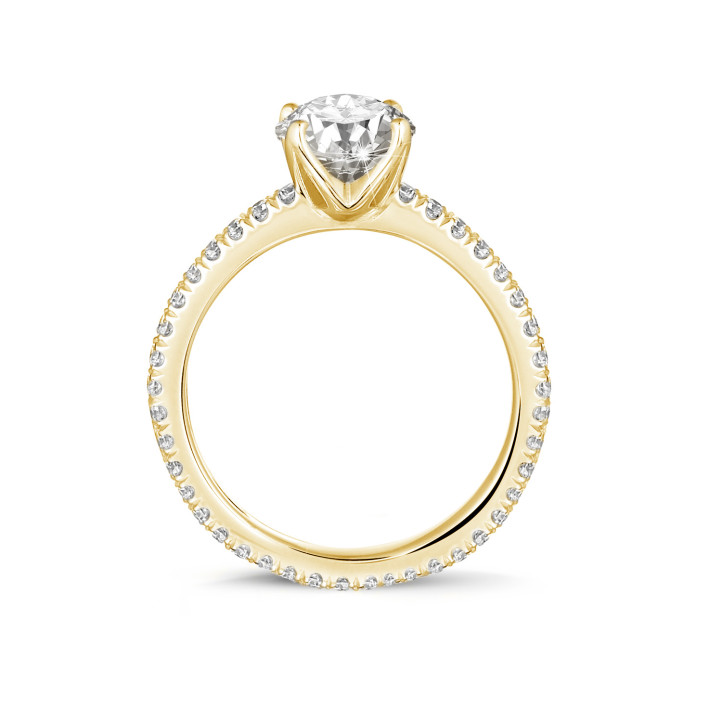 0.70 quilates anillo solitario en oro amarillo con diamantes en los lados