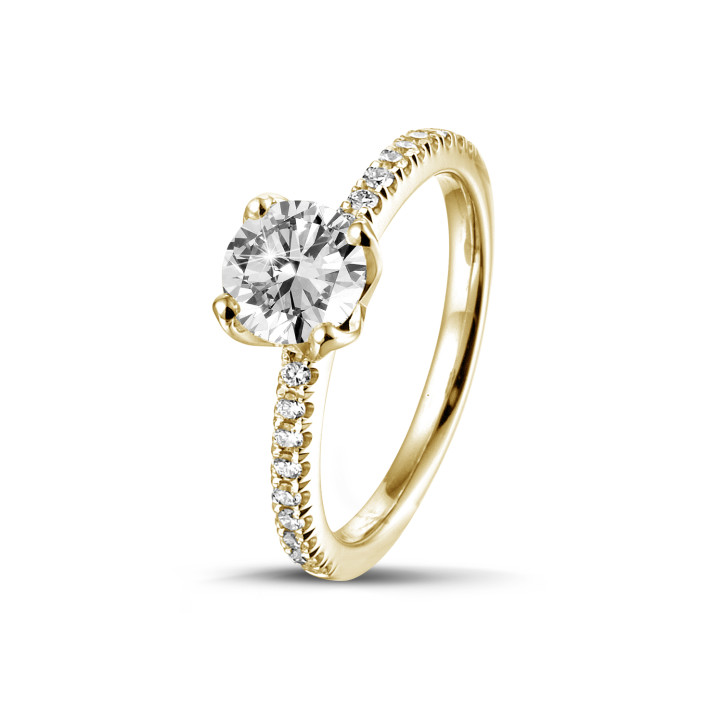 0.90 quilates anillo solitario en oro amarillo con diamantes en los lados