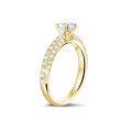 0.70 quilates anillo solitario (media banda) en oro amarillo con diamantes en los lados
