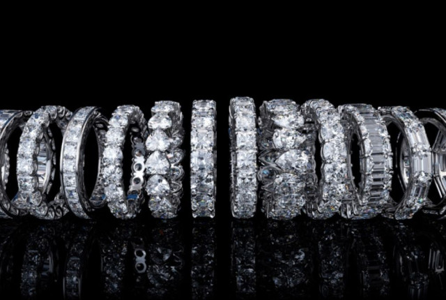 Anillos eternity con varios tipos de engastes de diamantes Anillos eternity con varios tipos de engastes de diamantes de BAUNAT