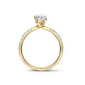 1.50 quilates anillo solitario en oro amarillo con diamante ovalado