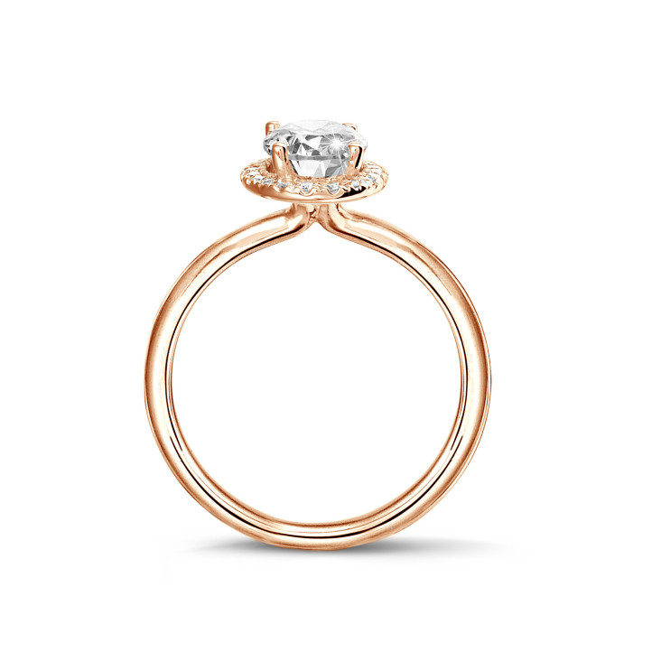 0.70 quilates anillo aureola en oro rojo con diamante ovalado