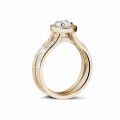 0.50 quilates anillo solitario diamante de oro rojo con diamantes en los lados