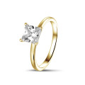 1.00 quilates anillo solitario diamante princesa en oro amarillo