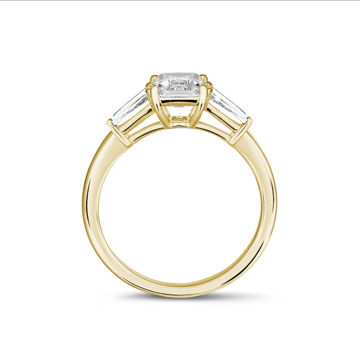 1.00 quilates anillo trilogía en oro amarillo con diamante princesa y baguettes cónicos