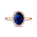 Halo anillo en oro rojo con zafiro ovalado