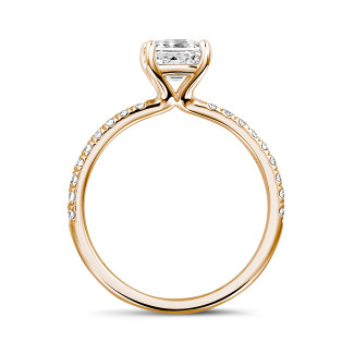 Compromiso - 2.00 quilates anillo solitario diamante de corte asscher en oro rojo con diamantes en los lados