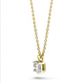 1.00 quilates colgante solitario diamante talla de corte asscher en oro amarillo