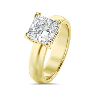 Joyas a medida - Anillo solitario a medida con un diamante talla princesa