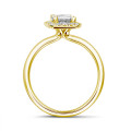 0.70 quilates halo anillo solitario con diamante de talla radiante en oro amarillo con diamantes redondos