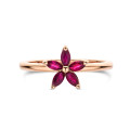 Anillo Flor con Pétalos de Rubí talla marquesa