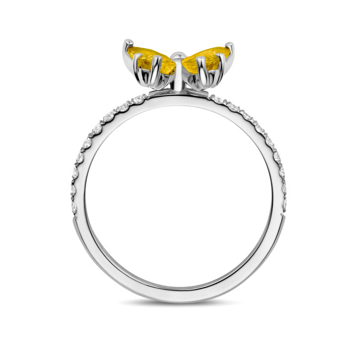Anillo mariposa con alas de zafiros amarillos talla marquesa y pera
