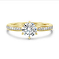 0.50 quilates anillo de oro amarillo de diamantes con diamantes en los lados