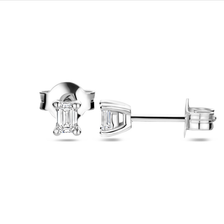 0.30 quilates pendientes solitarios con diamantes talla esmeralda en oro blanco