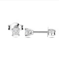 0.30 quilates pendientes solitarios con diamantes talla cushion en oro blanco