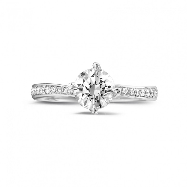 1.00 quilates anillo solitario diamante en oro blanco con diamantes en los lados