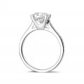 1.50 quilates anillo solitario diamante en oro blanco con diamantes en los lados