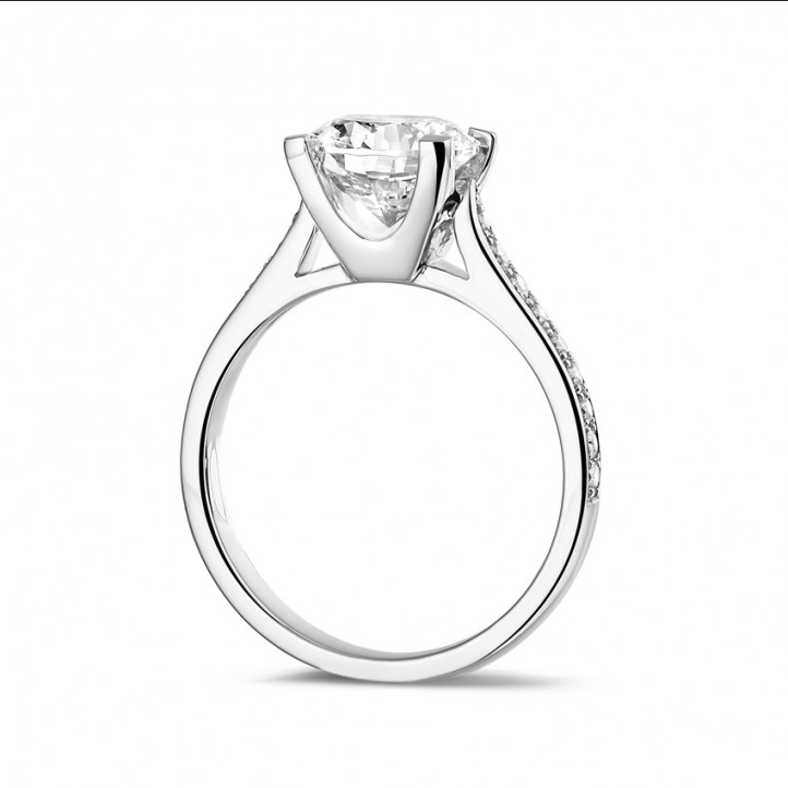 2.00 quilates anillo solitario diamante en oro blanco con diamantes en los lados