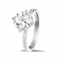 2.50 quilates anillo solitario diamante en oro blanco con diamantes en los lados