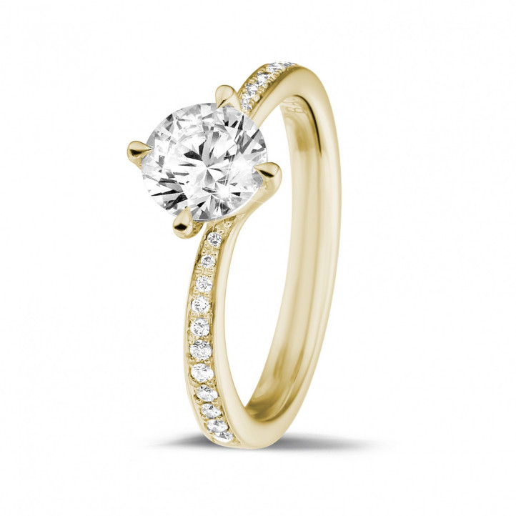 1.00 quilates anillo solitario diamante en oro amarillo con diamantes en los lados