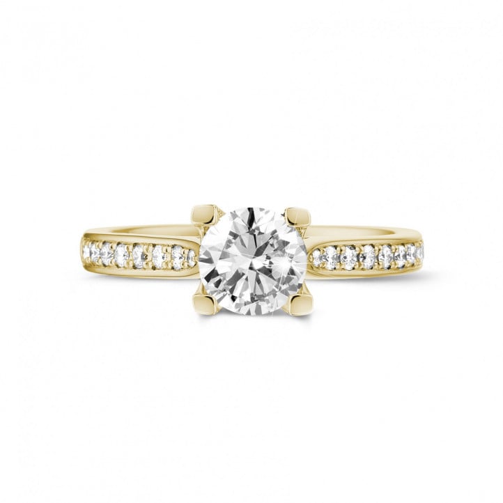 0.90 quilates anillo solitario diamante en oro amarillo con diamantes en los lados