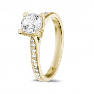 1.00 quilates anillo solitario diamante en oro amarillo con diamantes en los lados
