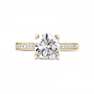 Anillo brillante - 1.50 quilates anillo solitario diamante en oro amarillo con diamantes en los lados