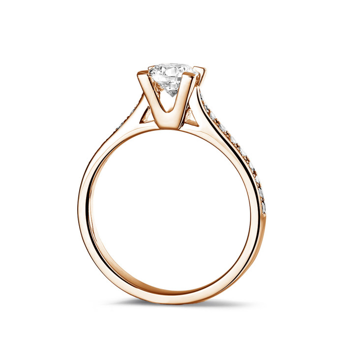 0.50 quilates anillo solitario diamante en oro rojo con diamantes en los lados