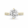 3.00 quilates anillo solitario diamante en oro amarillo con diamantes en los lados