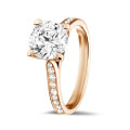 2.00 quilates anillo solitario diamante en oro rojo con diamantes en los lados