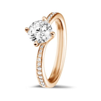 Compromiso - 1.00 quilates anillo solitario diamante en oro rojo con diamantes en los lados