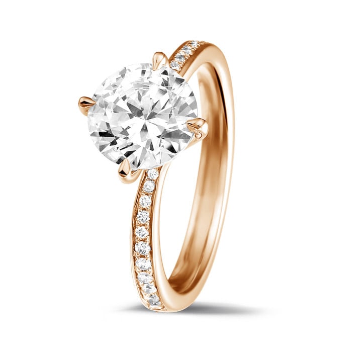 2.00 quilates anillo solitario diamante en oro rojo con diamantes en los lados