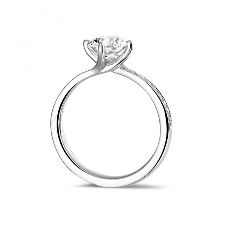 1.25 quilates anillo solitario diamante en platino con diamantes en los lados