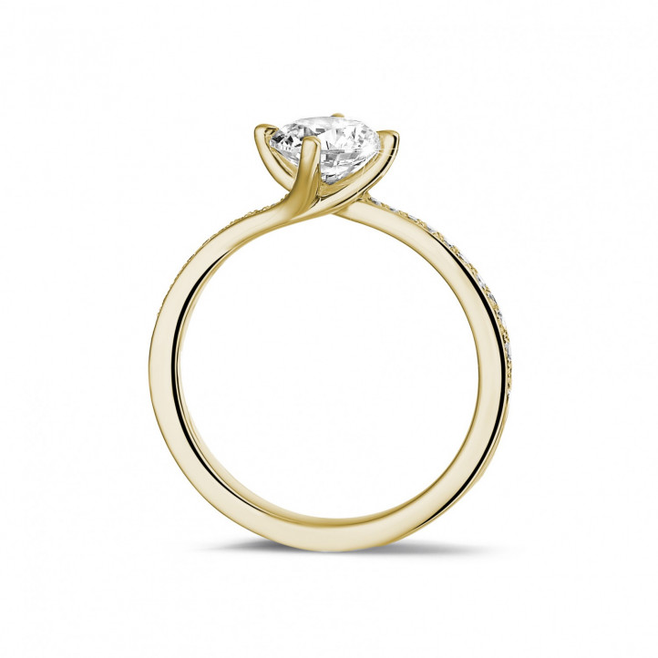 0.90 quilates anillo solitario diamante en oro amarillo con diamantes en los lados