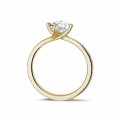 0.90 quilates anillo solitario diamante en oro amarillo con diamantes en los lados