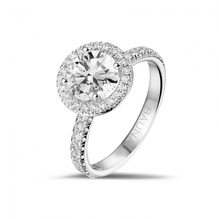 1.50 quilates Halo anillo solitario en platino con diamantes redondos