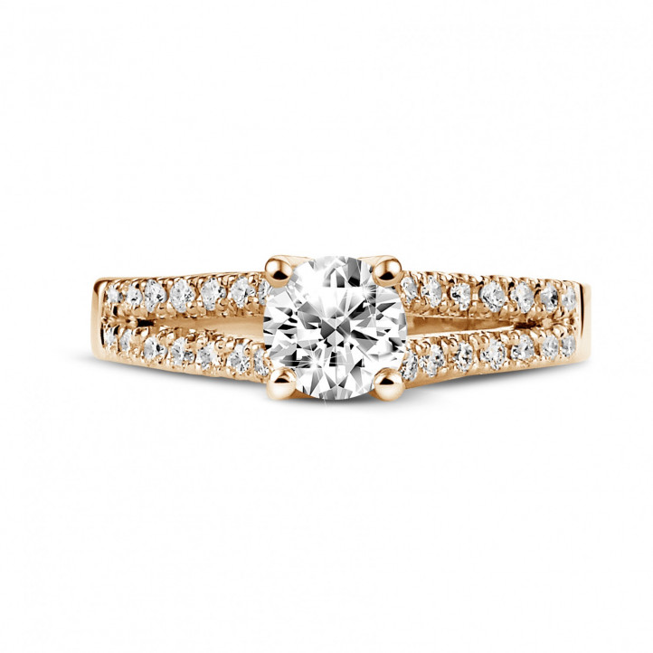 0.70 quilates anillo solitario en oro rojo con diamantes laterales