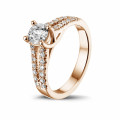 0.50 quilates anillo solitario en oro rojo con diamantes laterales