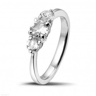 Anillo brillante - 0.95 quilates anillo trilogía en platino con diamantes redondos