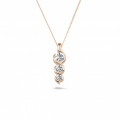 0.57 quilates trilogía colgante diamante en oro rojo