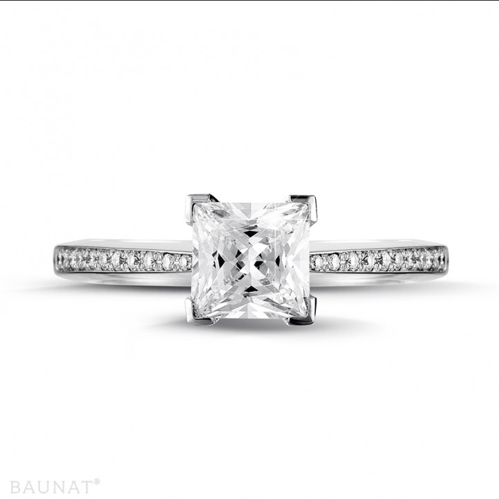 1.50 quilates anillo solitario en platino con diamante talla princesa y diamantes laterales