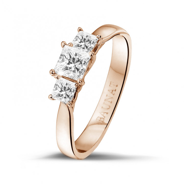 0.70 quilates anillo trilogía en oro rojo con diamantes talla princesa