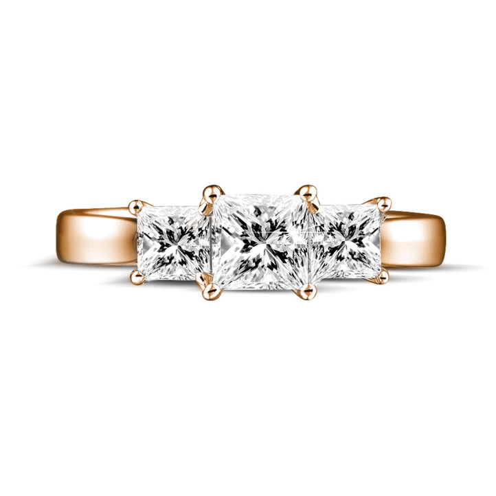 1.05 quilates anillo trilogía en oro rojo con diamantes talla princesa