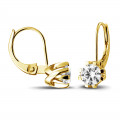 1.00 quilates pendientes diamantes diseño en oro amarillo con ocho garras