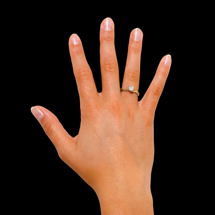 0.12 quilates anillo diamante diseño en oro rojo