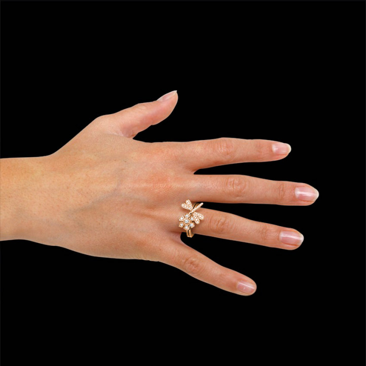 0.55 quilates anillo diamante flor y libélula diseño en oro rojo